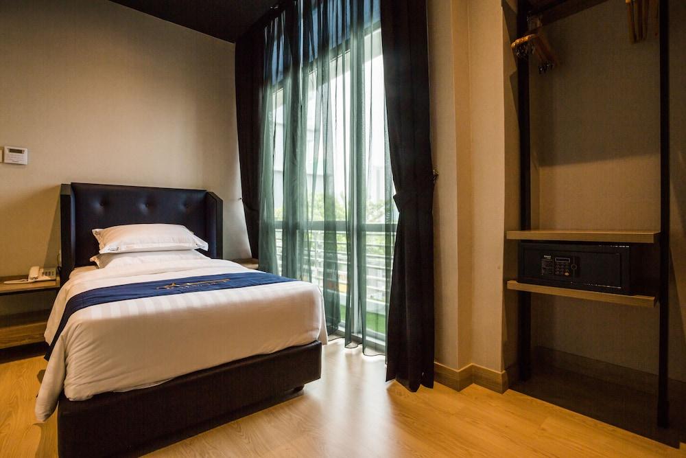 Manhattan Business Hotel Ttdi Kuala Lumpur Esterno foto