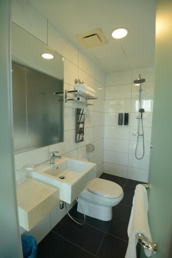 Manhattan Business Hotel Ttdi Kuala Lumpur Esterno foto